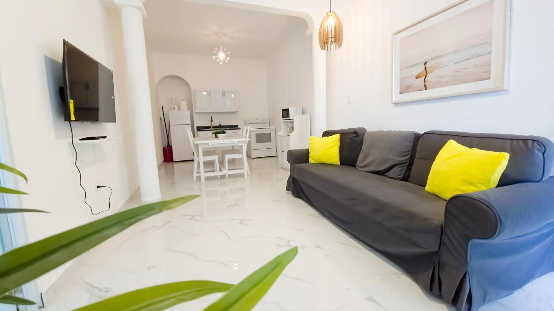 Sunny Guest House Near Beach & Restaurants San Juan